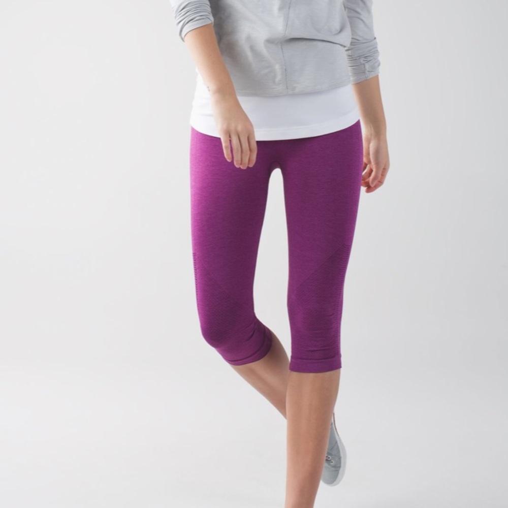 Brand New with Tags Lululemon In The Flow Crop 6